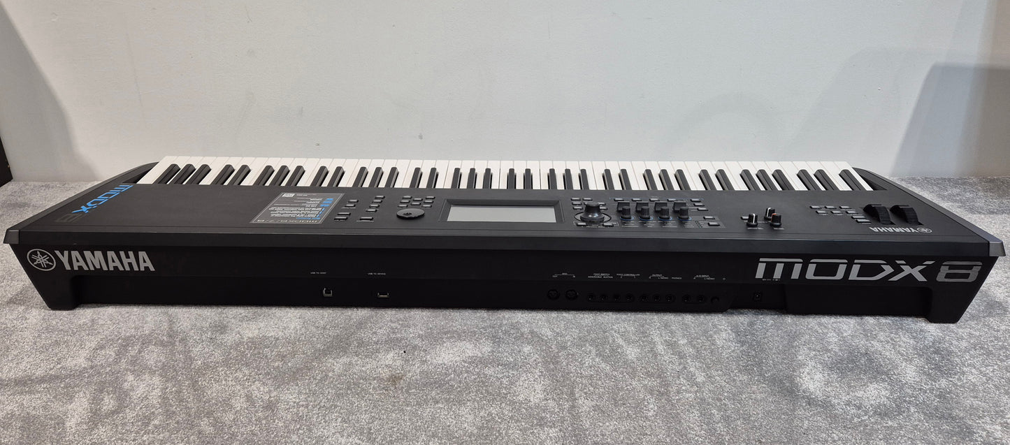 Yamaha MODX8 - 88-key Action Keyboard Synthesizer + Soft Bag