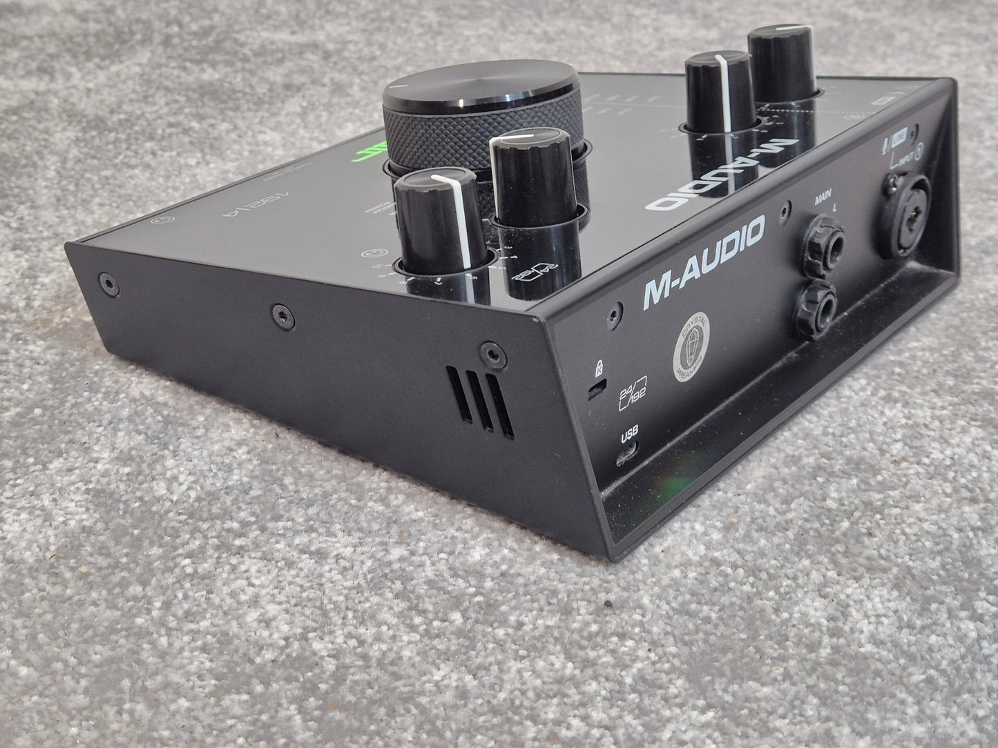 M-Audio AIR 192/4 - Audio Interface Designed for Recording, Podcasting and Streaming