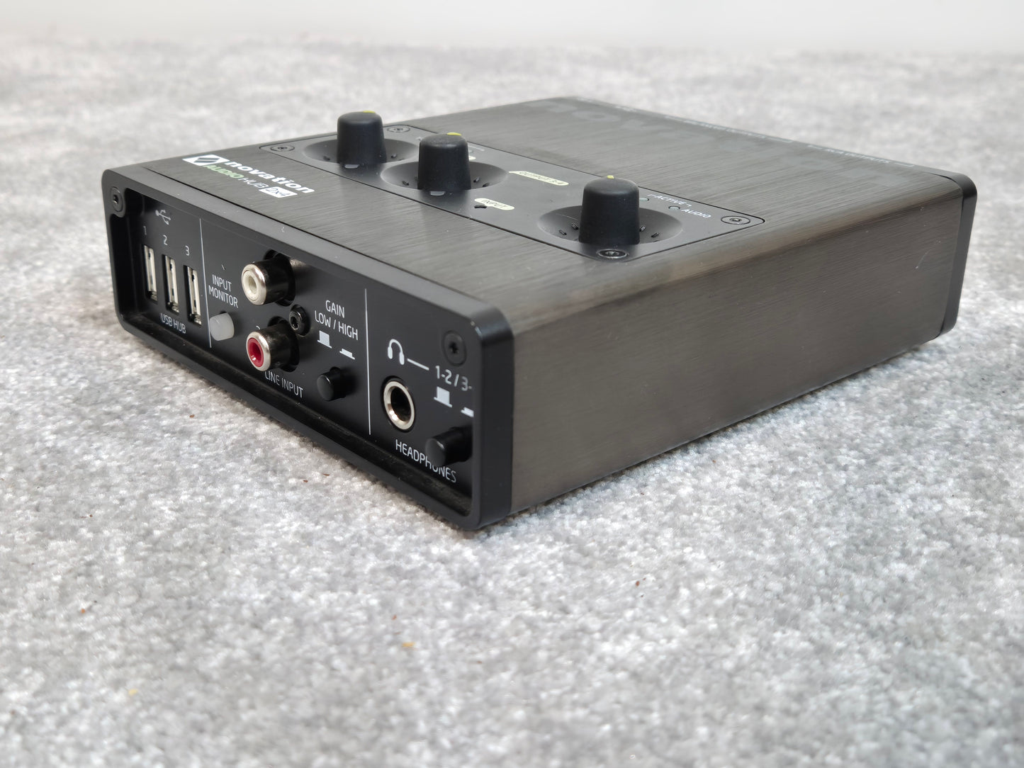 Novation Audio Hub 2x4 - Audio Interface