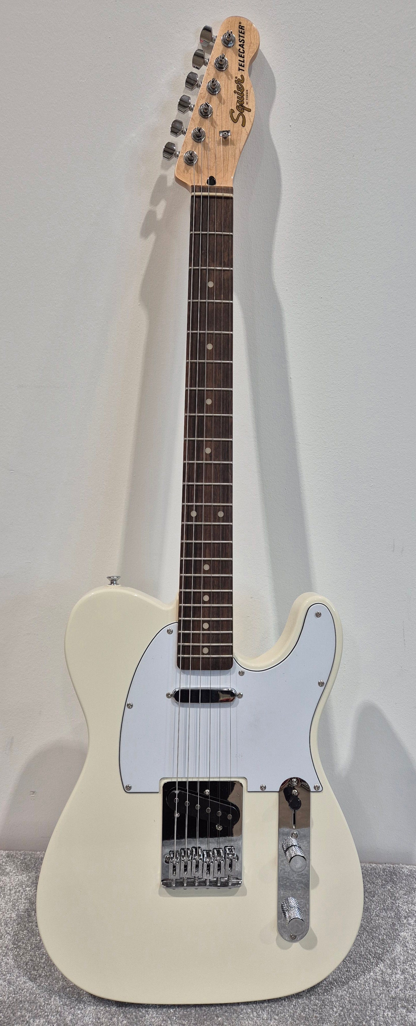 Squier Affinity Telecaster Electric Guitar - White w/ Soft Gig Bag