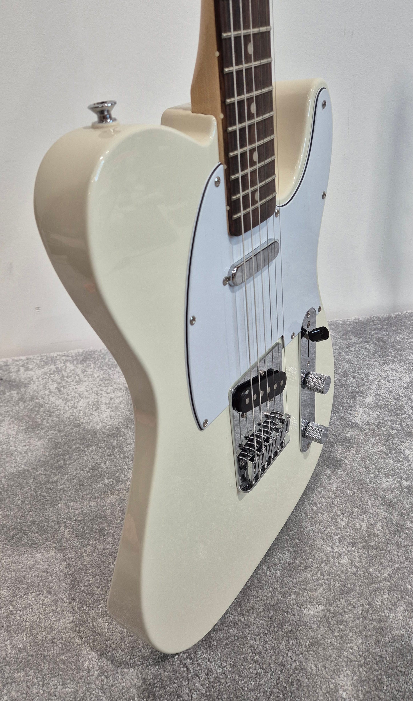 Squier Affinity Telecaster Electric Guitar - White w/ Soft Gig Bag