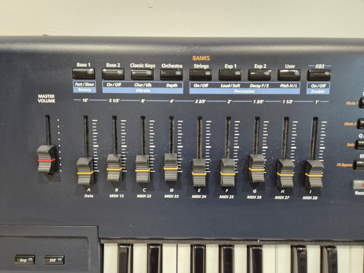 Kurzweil PC361 - 61-key Digital Workstation Synthesizer w/ Flight Case