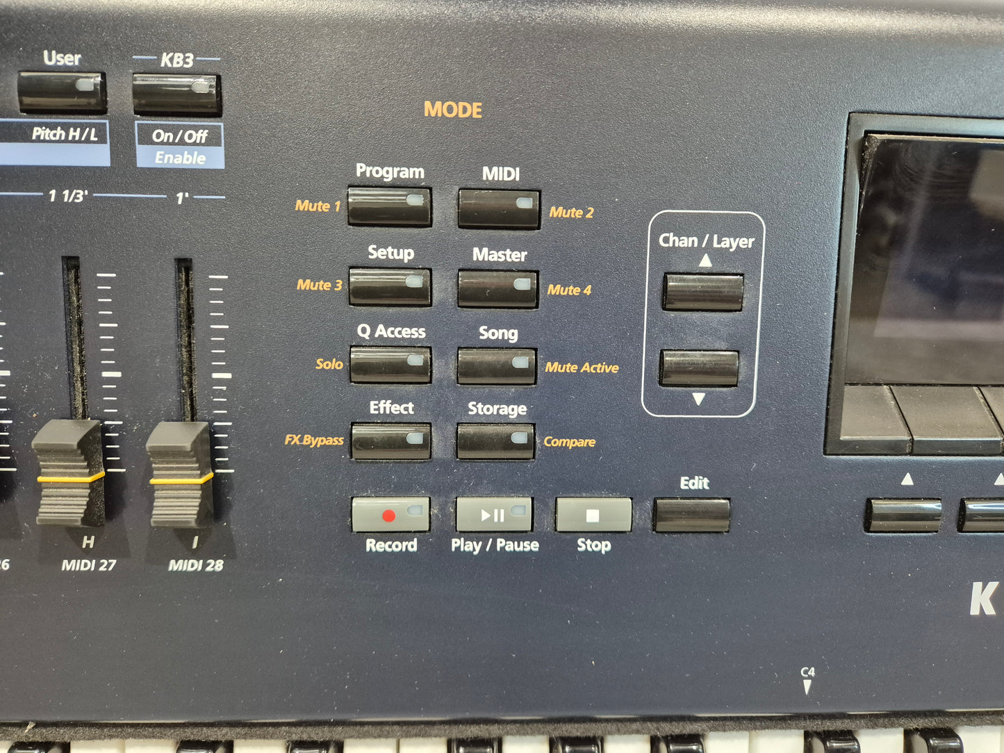 Kurzweil PC361 - 61-key Digital Workstation Synthesizer w/ Flight Case