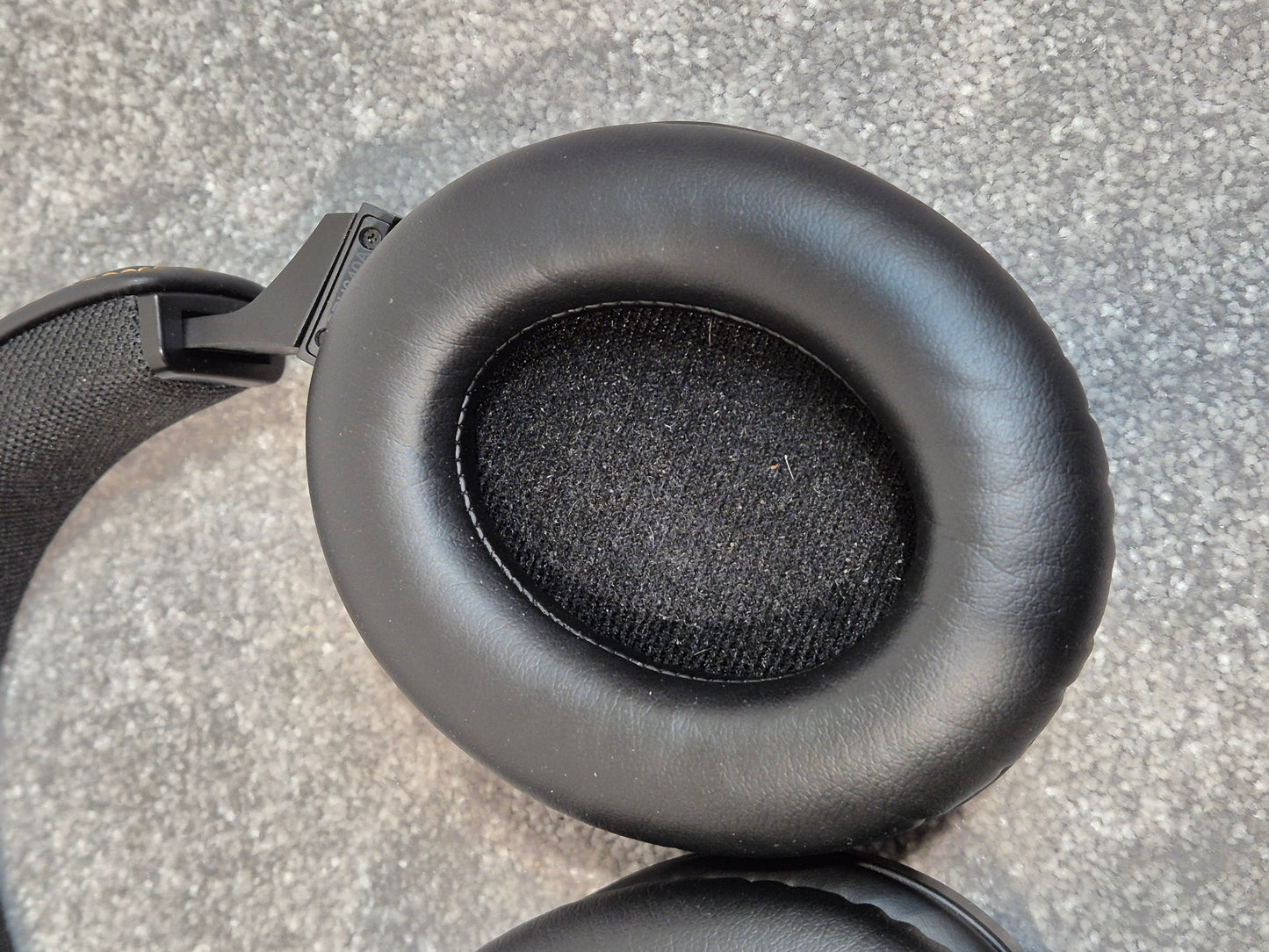 Shure SRH840A - Headphone w/ Shure Carrying Bag