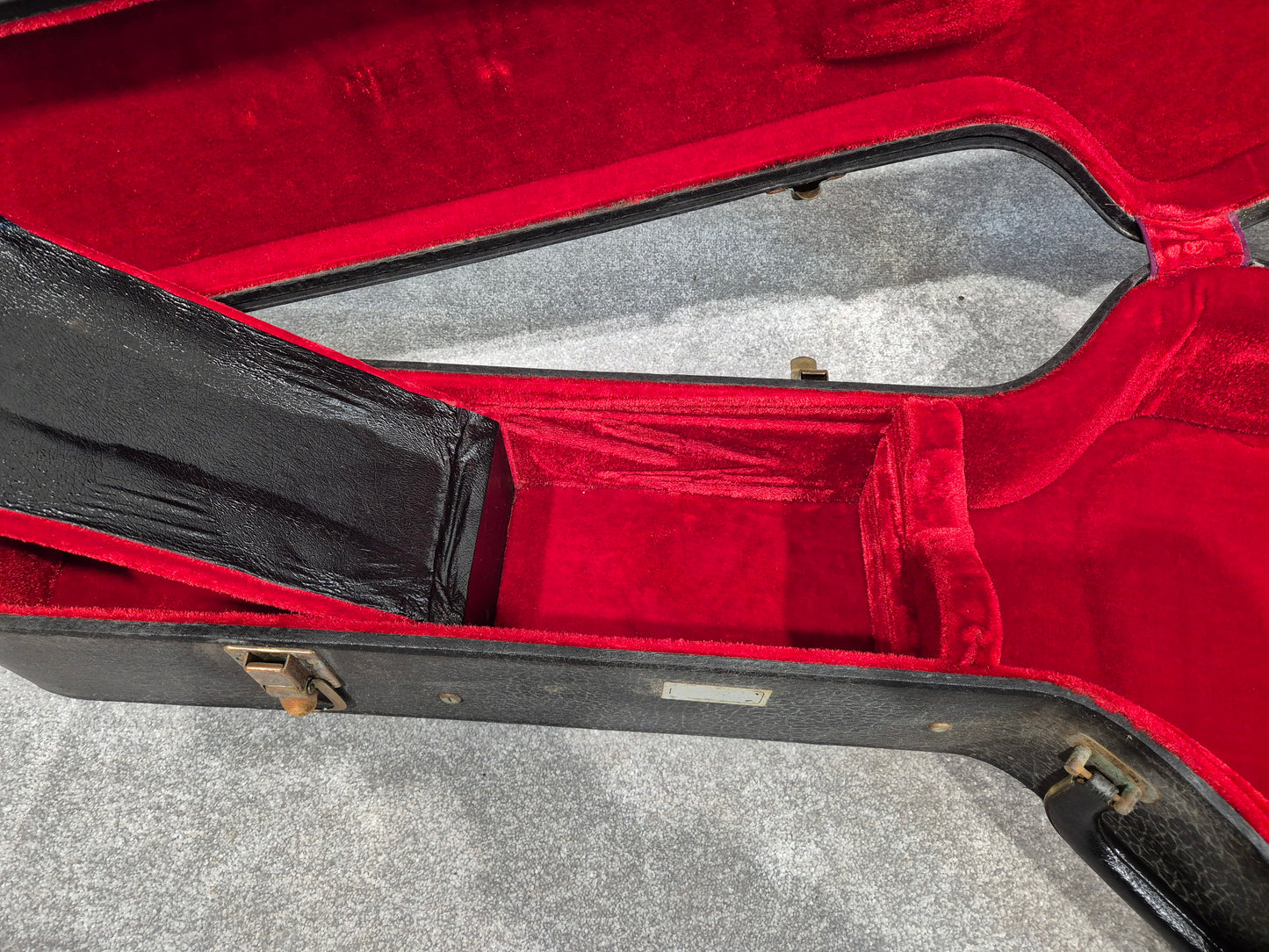 Guild Hard Case - Acoustic Guitar Hard Case - Dreadnought