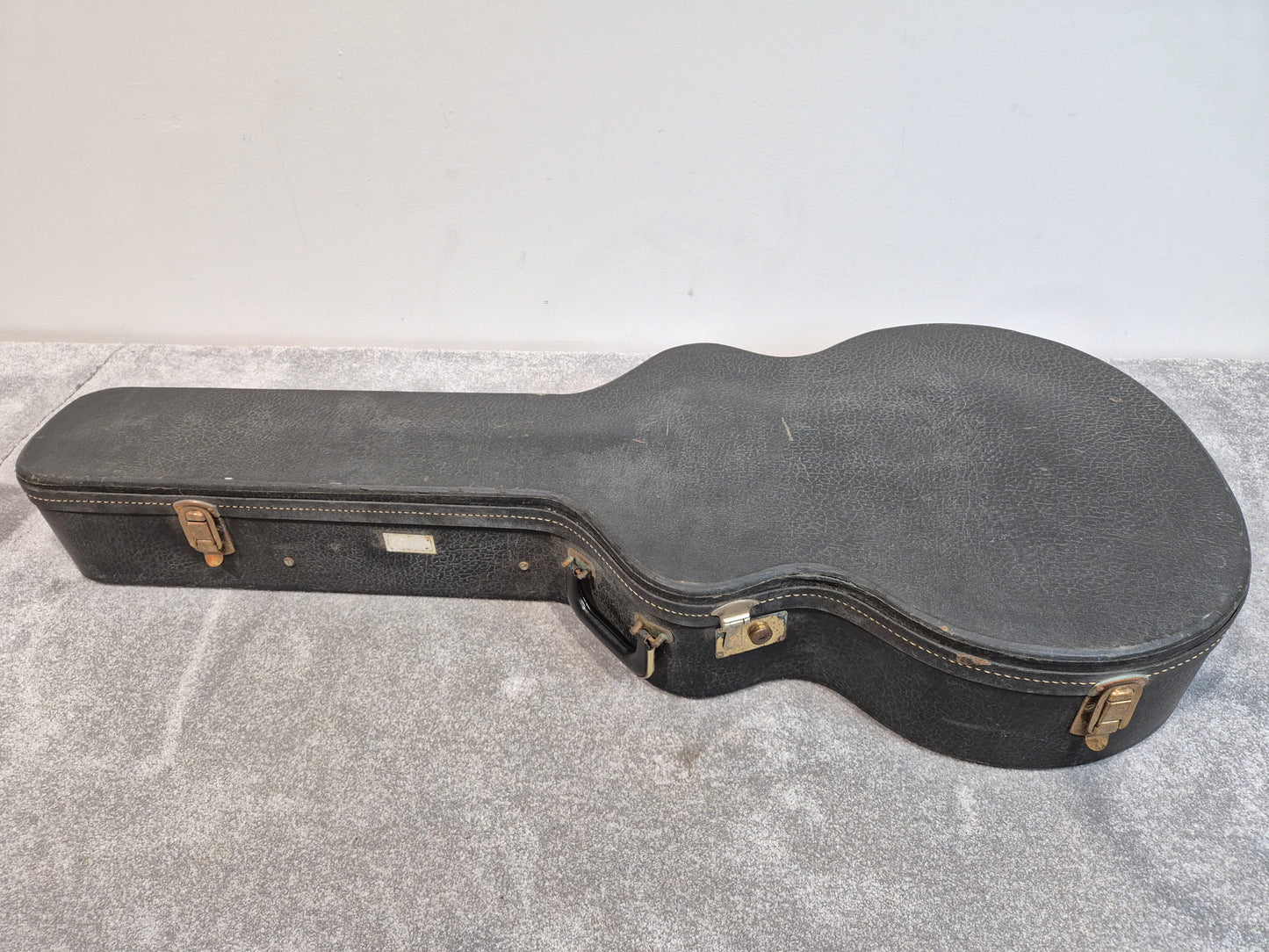 Guild Hard Case - Acoustic Guitar Hard Case - Dreadnought