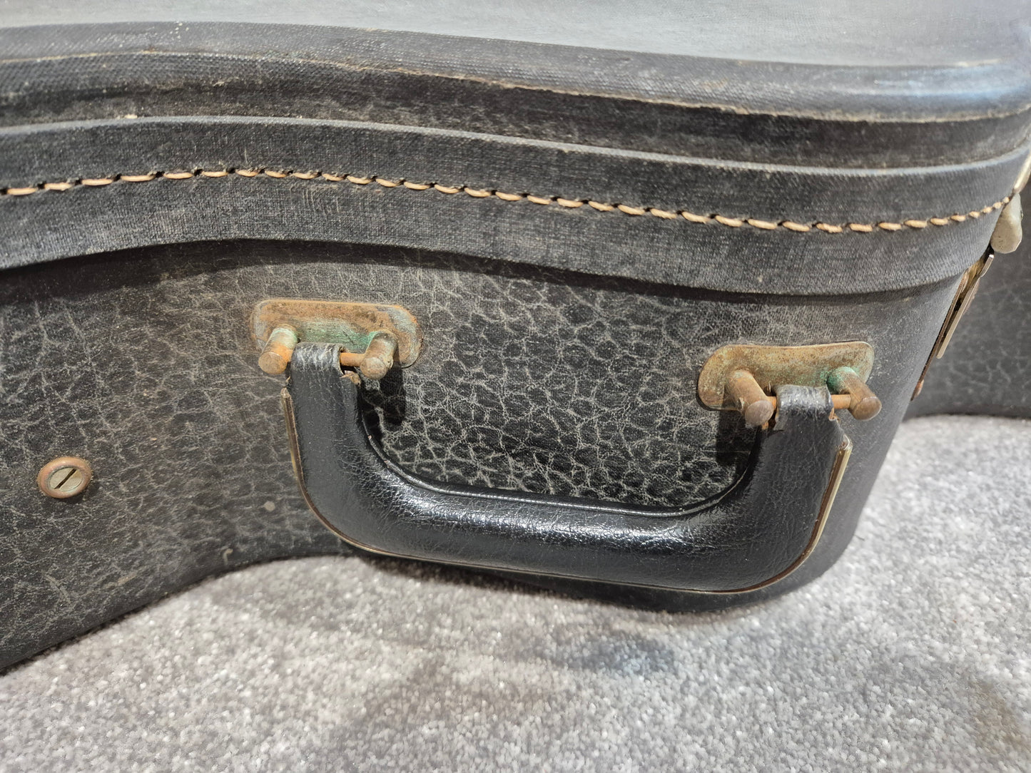 Guild Hard Case - Acoustic Guitar Hard Case - Dreadnought