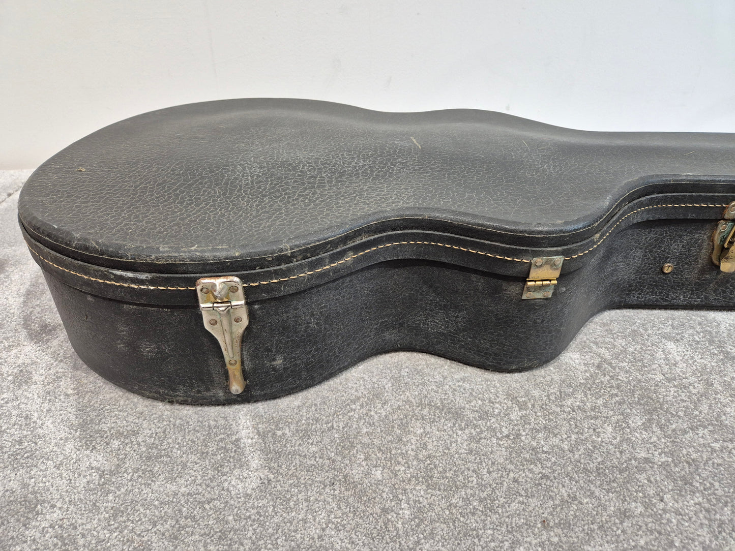 Guild Hard Case - Acoustic Guitar Hard Case - Dreadnought