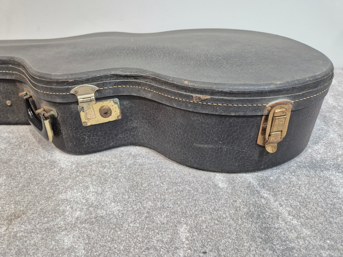 Guild Hard Case - Acoustic Guitar Hard Case - Dreadnought