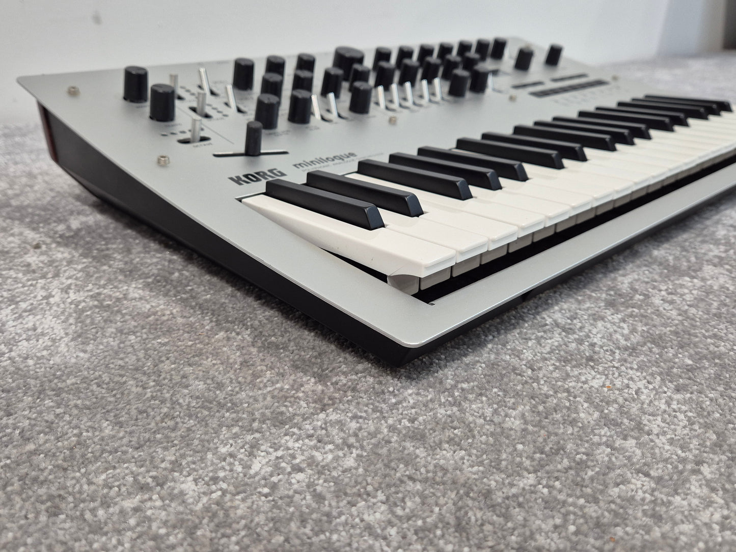 Korg Minilogue - Polyphonic Analog Synthesizer w/ Original Box