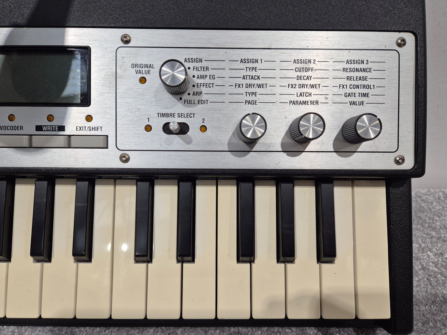 Korg microKORG XL Professional Analogue Modelling Synthesizer with Vocoder