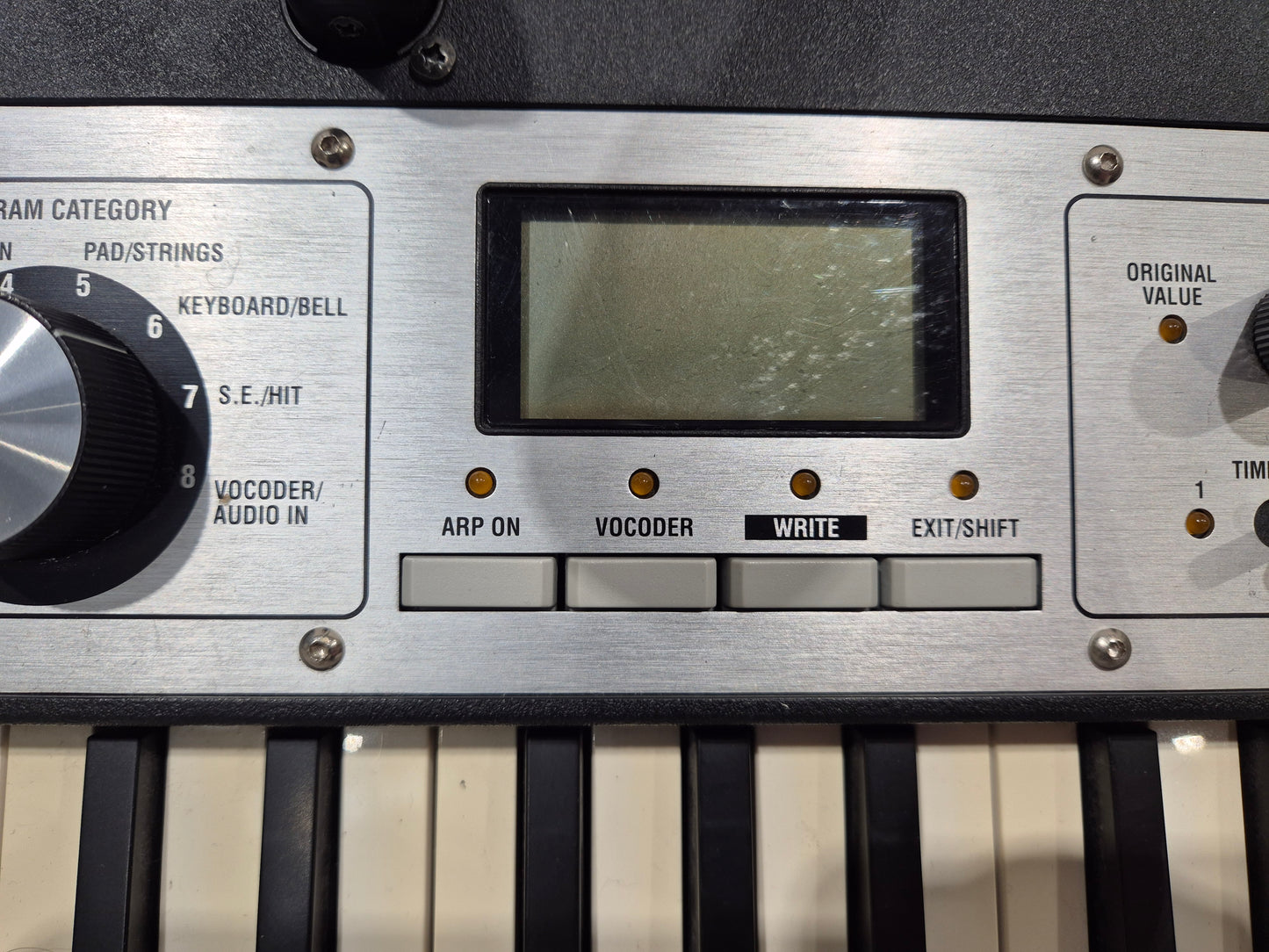 Korg microKORG XL Professional Analogue Modelling Synthesizer with Vocoder