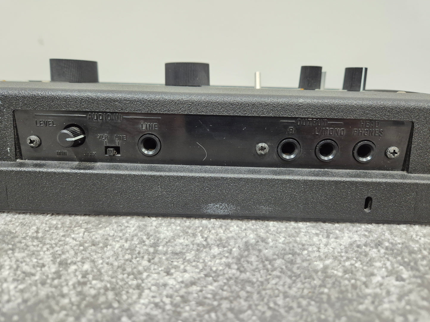 Korg microKORG XL Professional Analogue Modelling Synthesizer with Vocoder