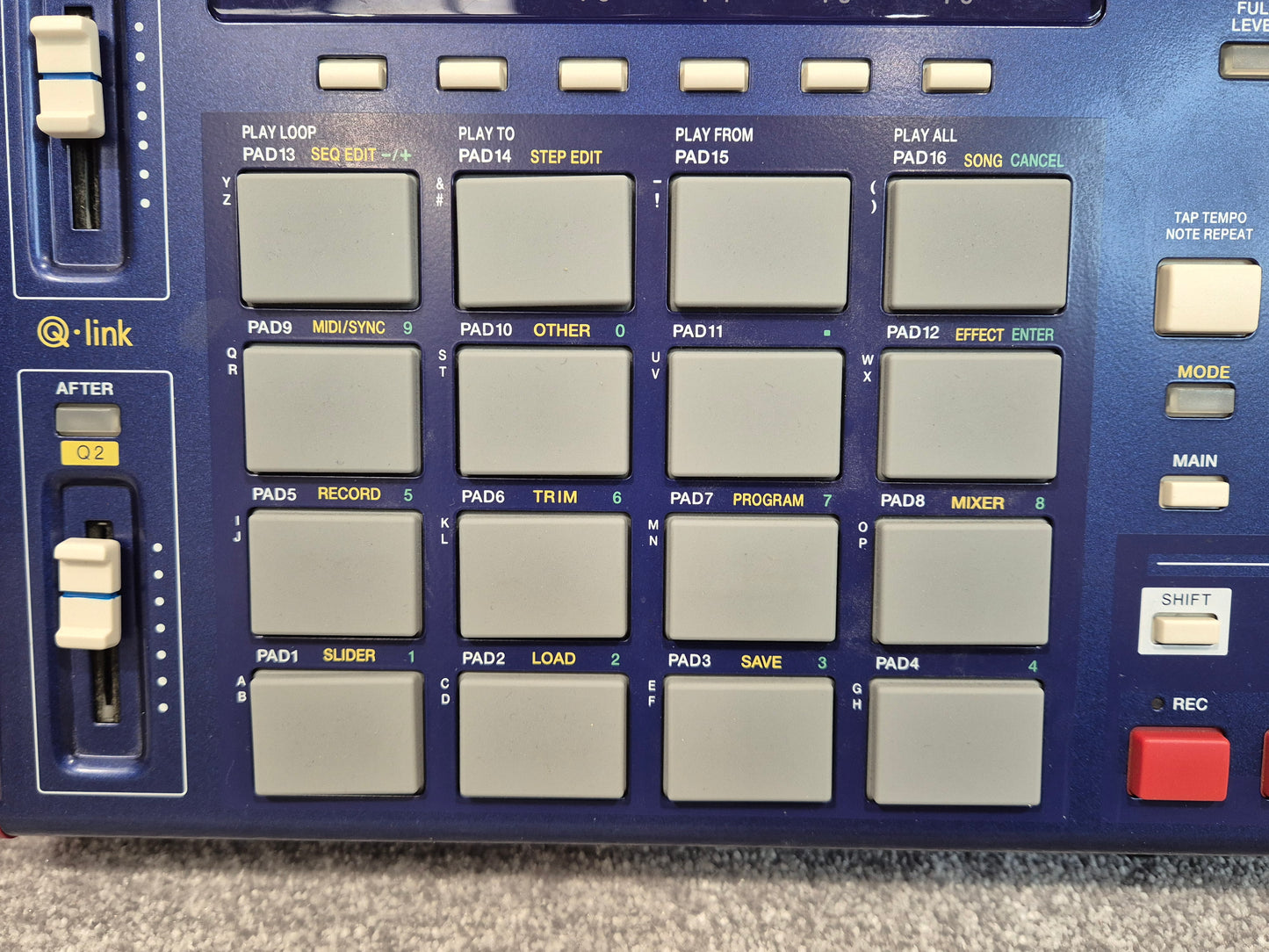 Akai Professional MPC 1000 - Digital Drum Machine and Sampler w/ Original Box