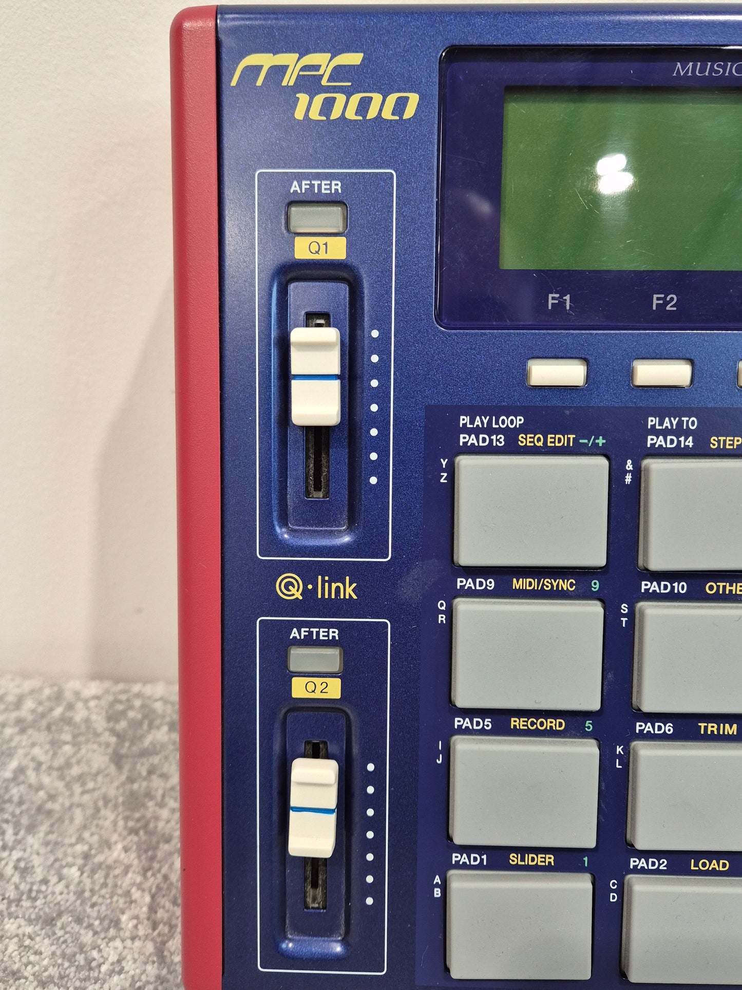 Akai Professional MPC 1000 - Digital Drum Machine and Sampler w/ Original Box