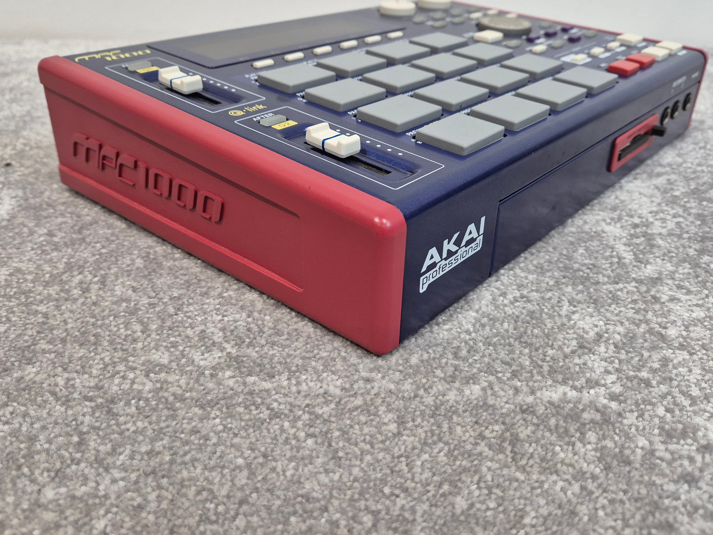 Akai Professional MPC 1000 - Digital Drum Machine and Sampler w/ Original Box
