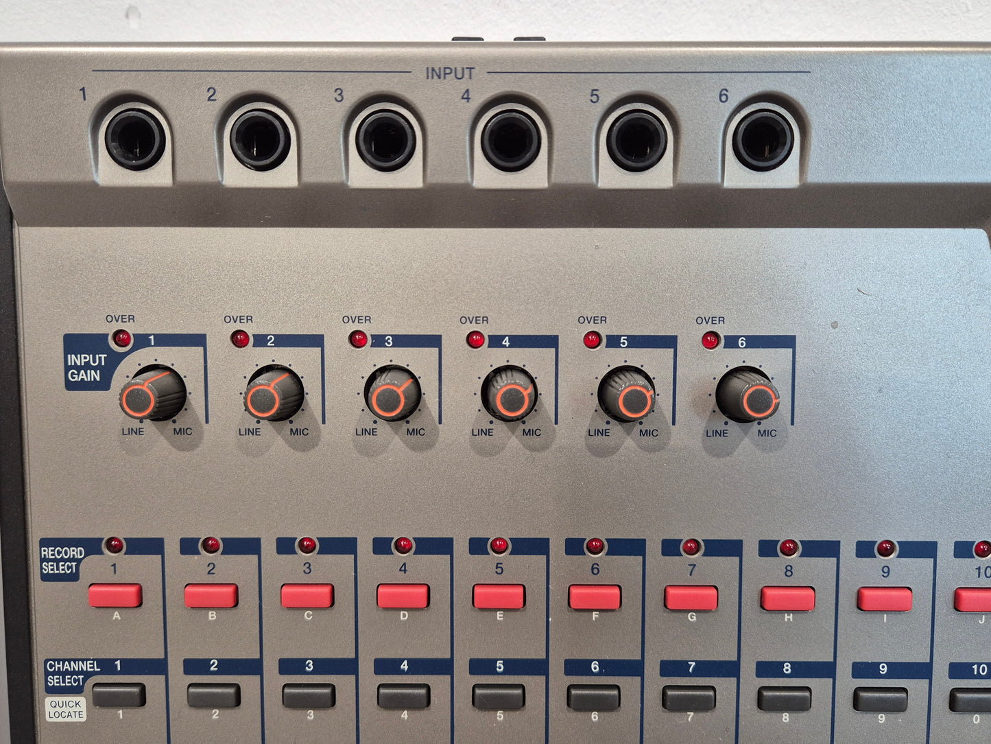 Akai Professional DPS12i - Digital Personal Studio w/ Gator Hard Case
