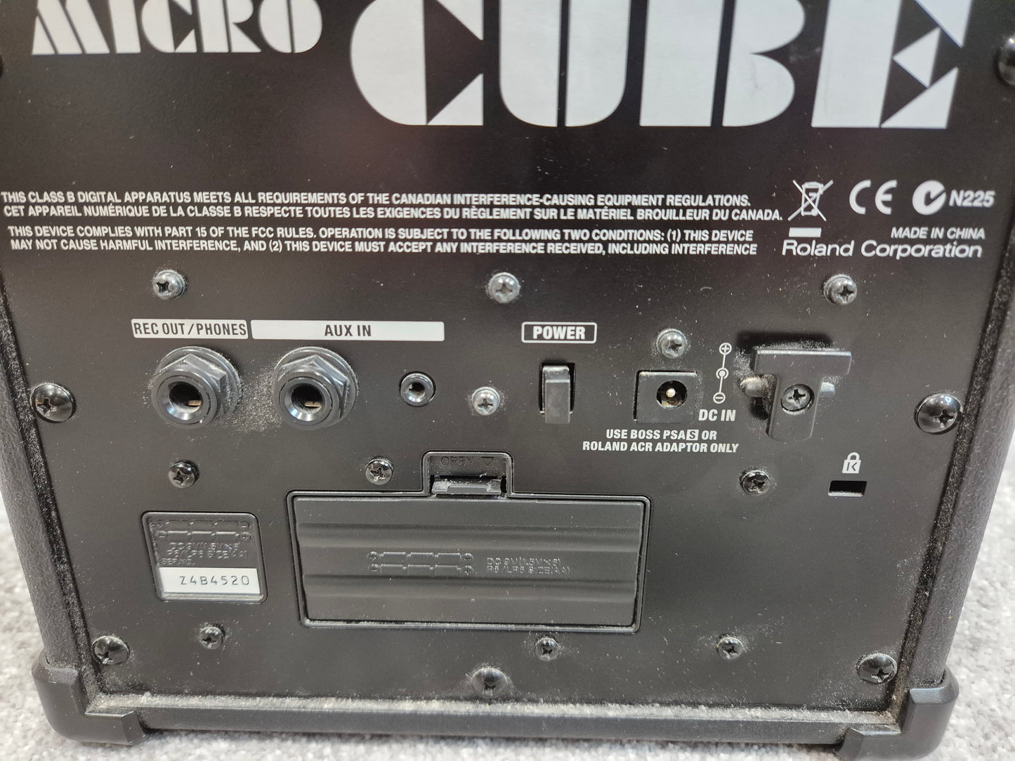 Roland Micro Cube - Portable Guitar Amplifier - Battery or Mains Power