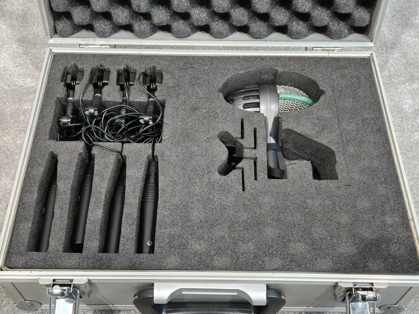 AKG D112 and AKG C418 5 piece Drum Microphones Set w/ Flight Case RRP £599