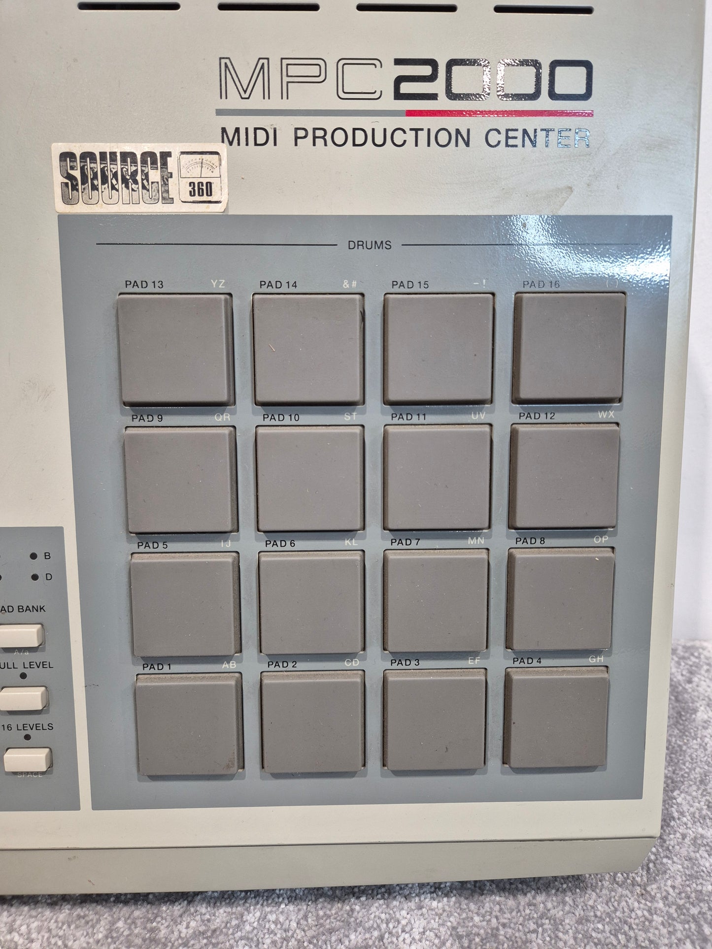Akai MPC 2000 - 64-Track sampler-Sequencer Workstation w/ Zip Drive