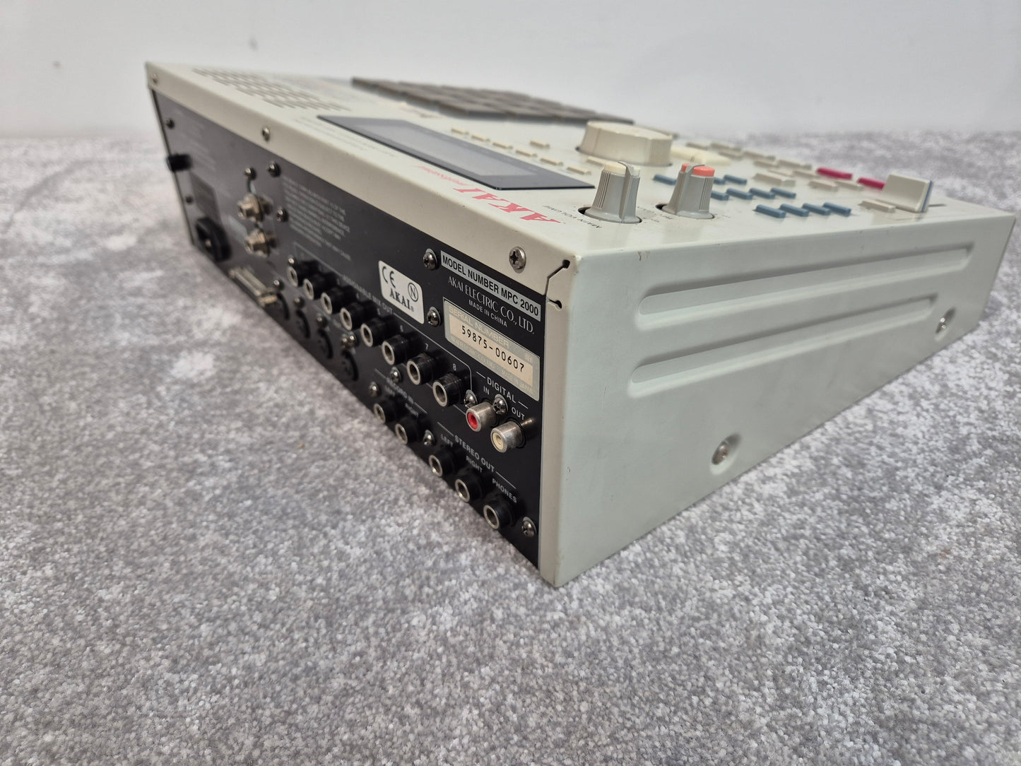 Akai MPC 2000 - 64-Track sampler-Sequencer Workstation w/ Zip Drive