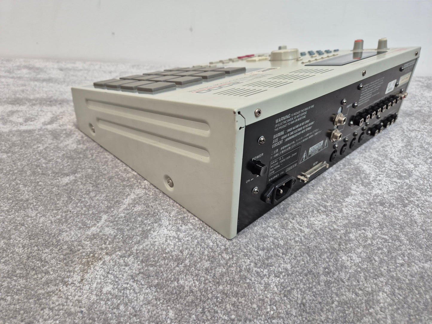 Akai MPC 2000 - 64-Track sampler-Sequencer Workstation w/ Zip Drive