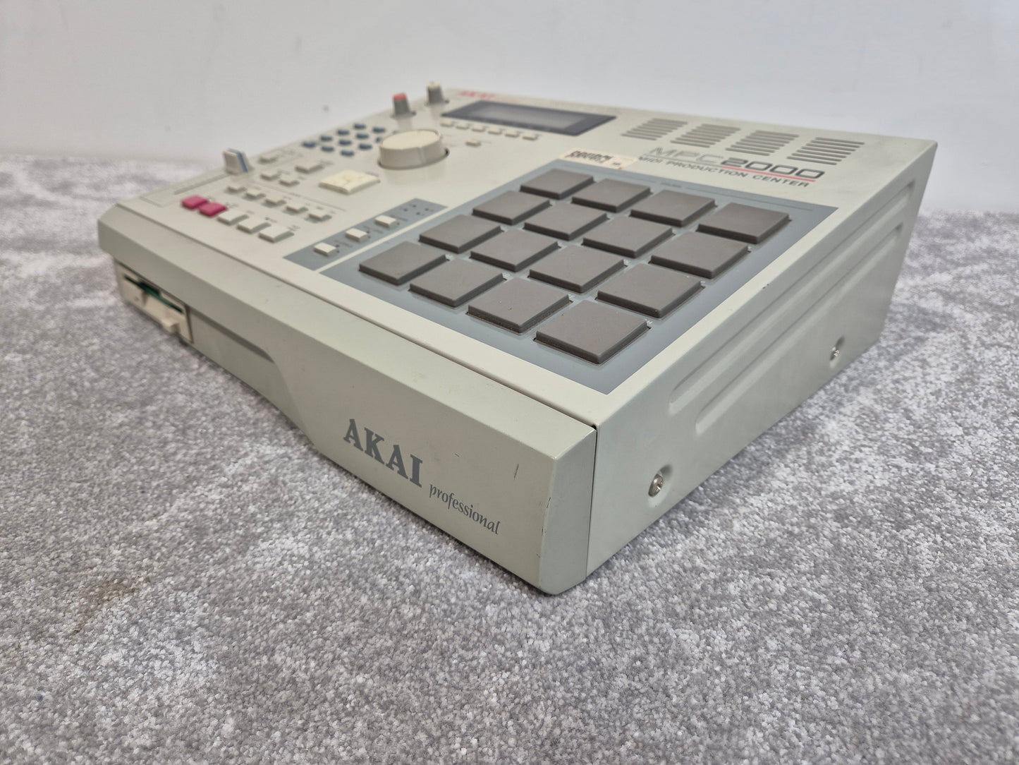 Akai MPC 2000 - 64-Track sampler-Sequencer Workstation w/ Zip Drive