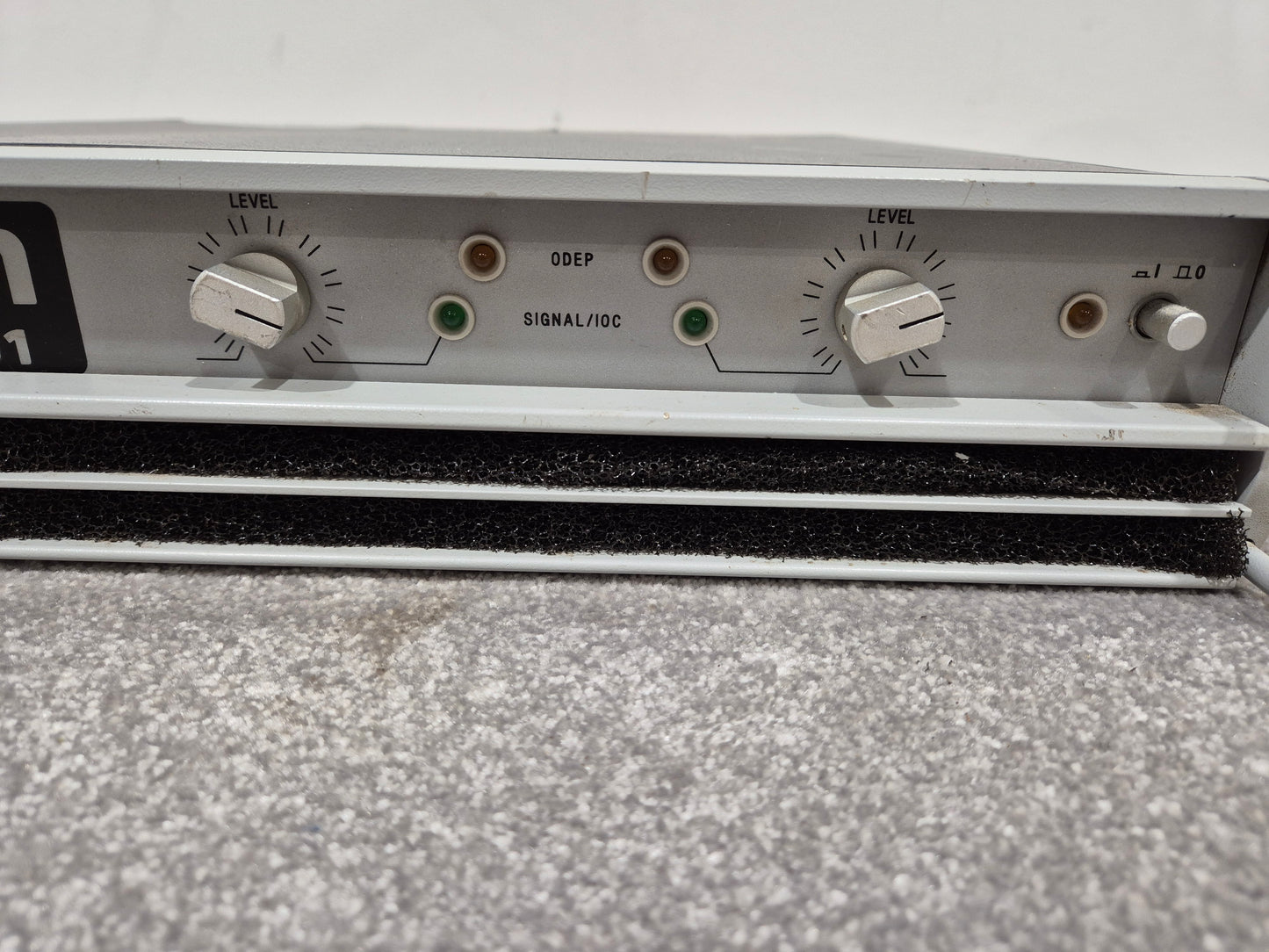 Amcron Macro-Tech 2401 - Dual-Channel Power Amplifier w/ Manual