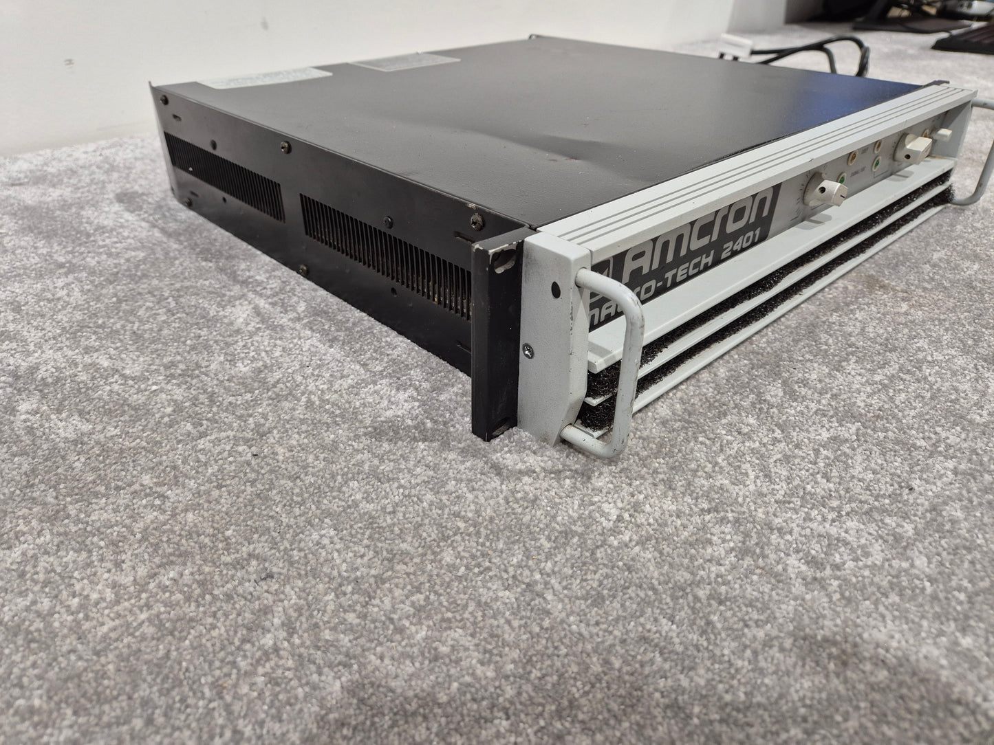 Amcron Macro-Tech 2401 - Dual-Channel Power Amplifier w/ Manual