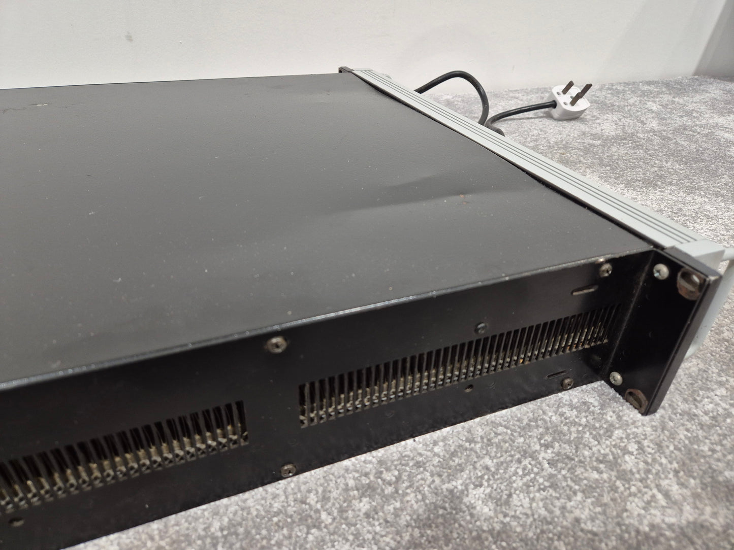 Amcron Macro-Tech 2401 - Dual-Channel Power Amplifier w/ Manual