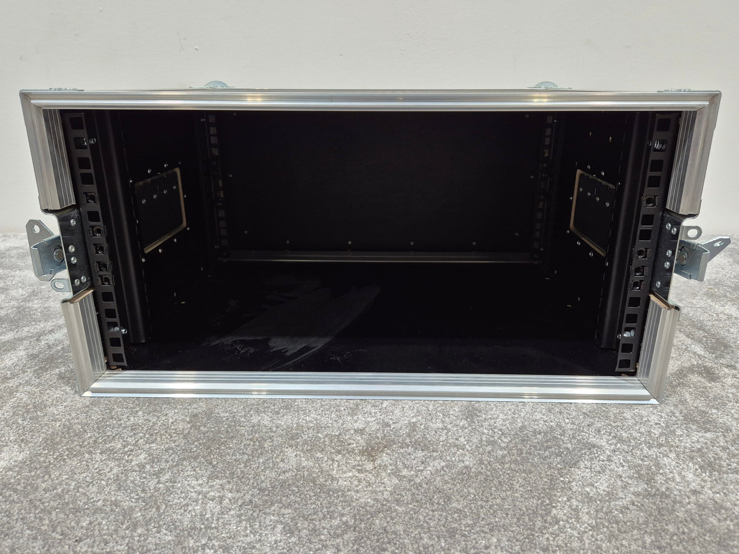 NSP Cases 4u - Quality Rack Mounting Flight Case RRP £294