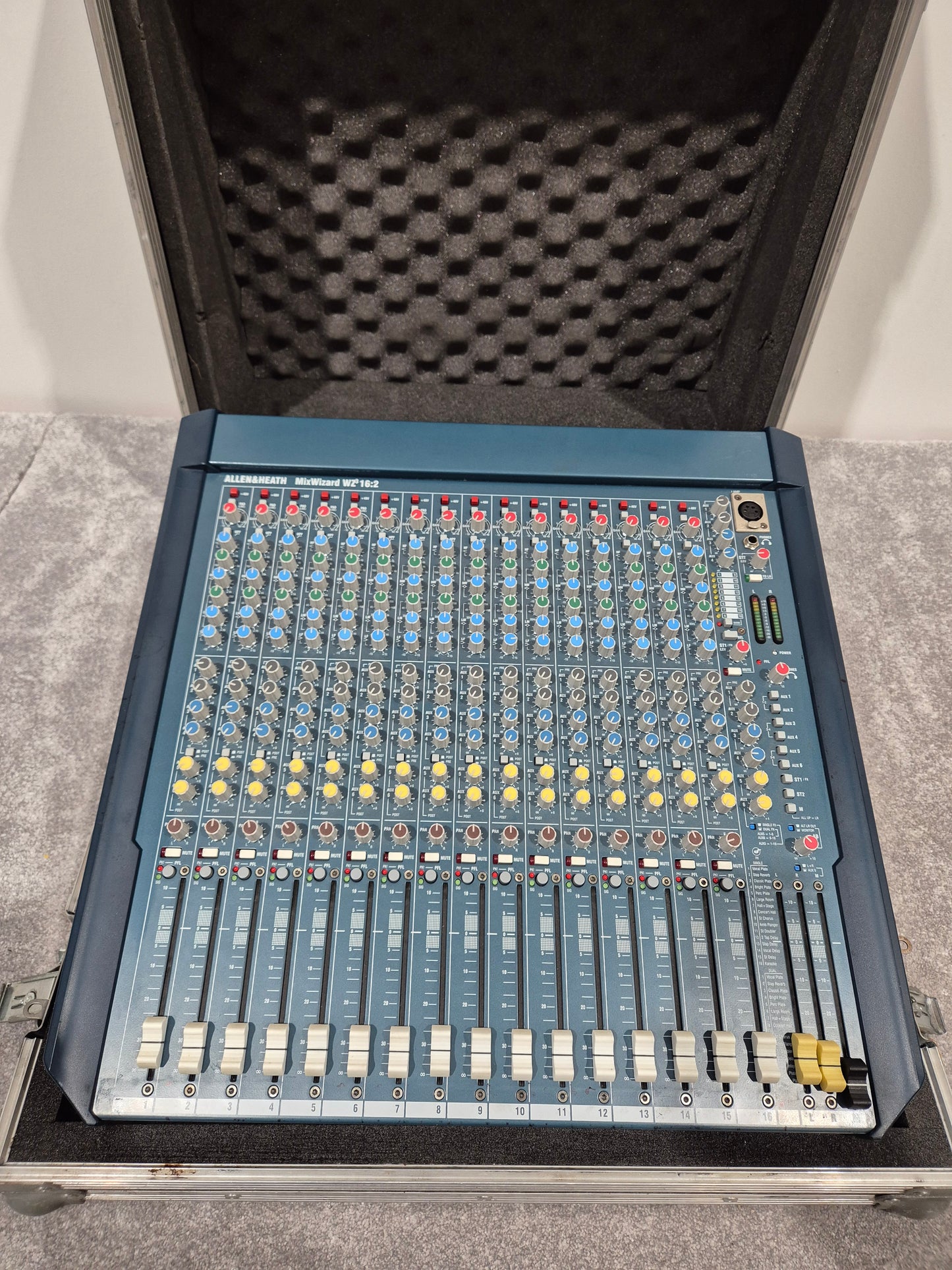 Allen & Heath Mix Wizard WZ3 16:2 - Professional Analog Mixer w/ Flight Case