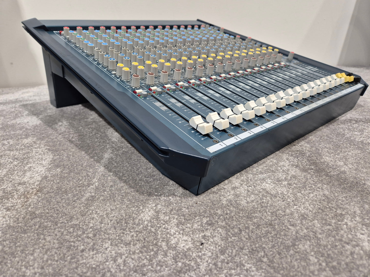 Allen & Heath Mix Wizard WZ3 16:2 - Professional Analog Mixer w/ Flight Case