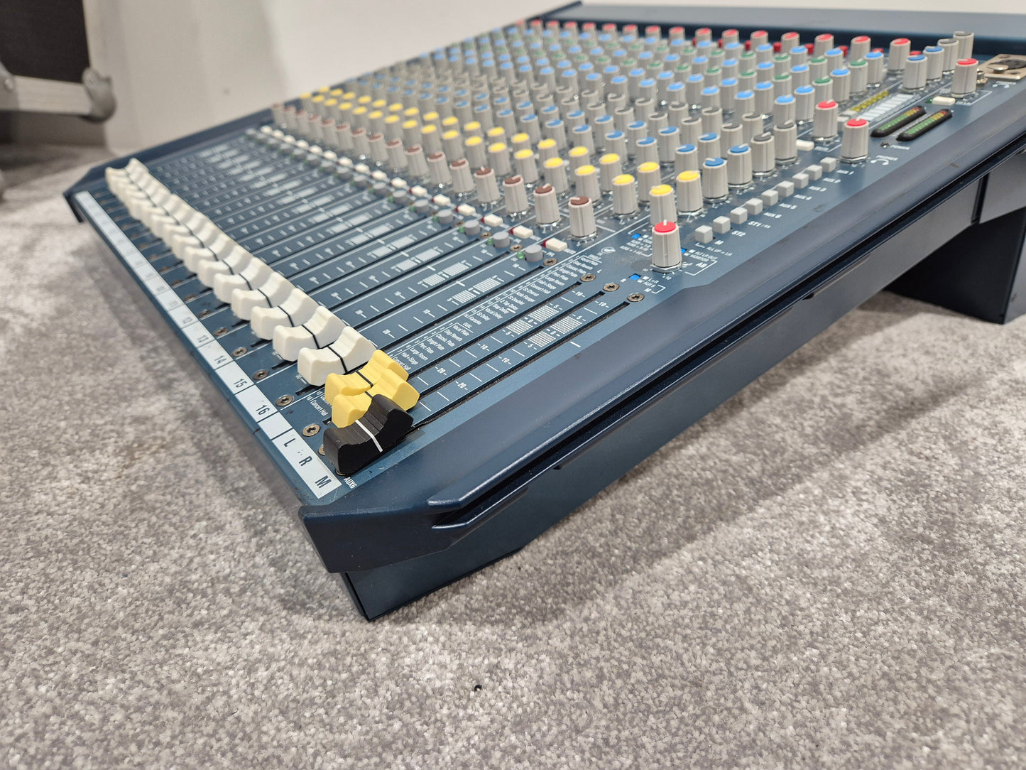 Allen & Heath Mix Wizard WZ3 16:2 - Professional Analog Mixer w/ Flight Case