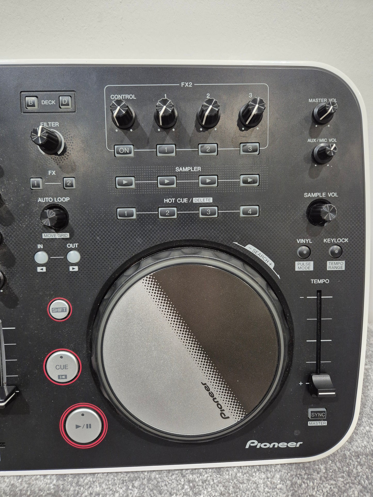 Pioneer DDJ-Ergo - Two-Channel DJ Controller w/ Hard Case