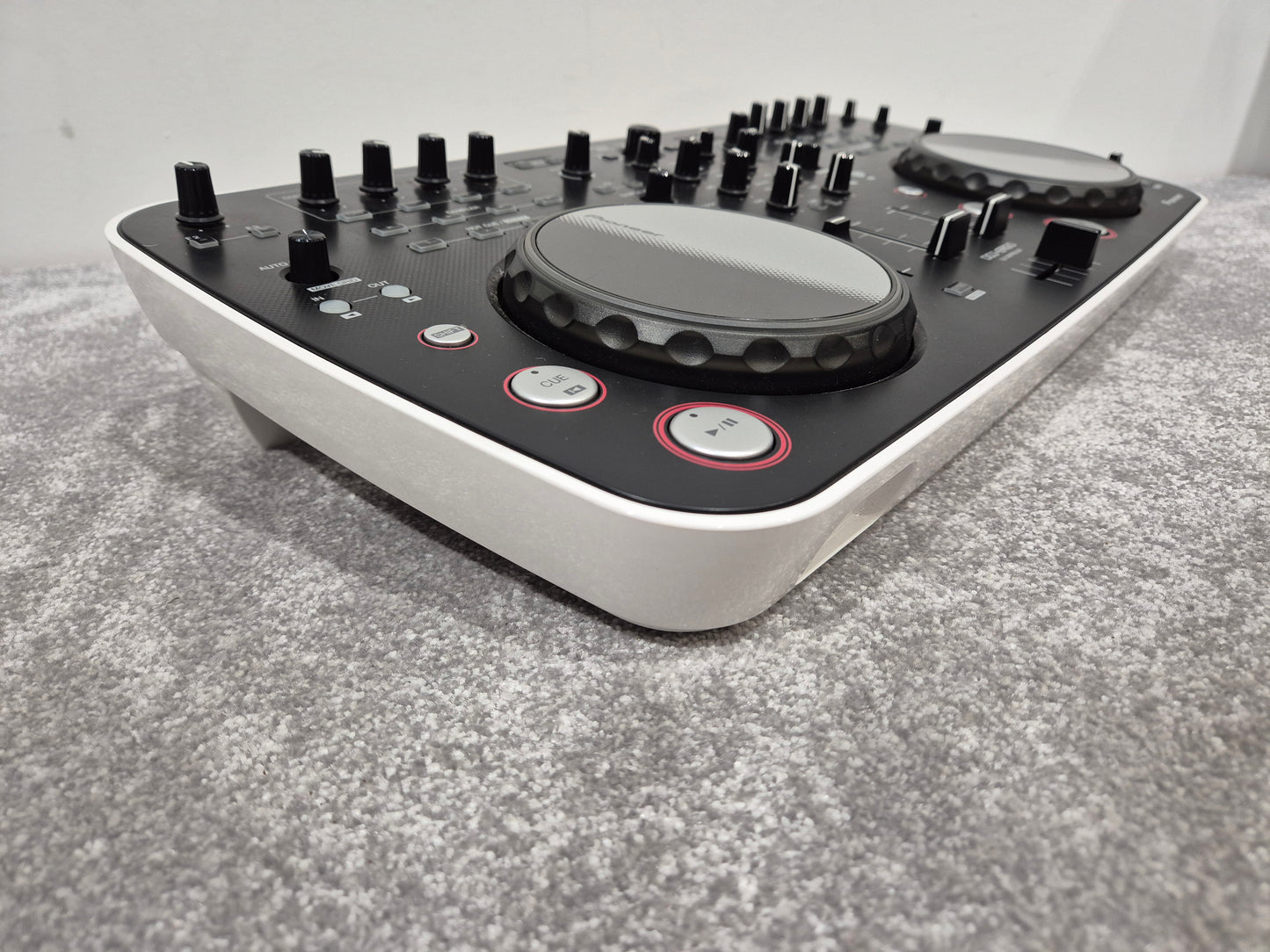 Pioneer DDJ-Ergo - Two-Channel DJ Controller w/ Hard Case