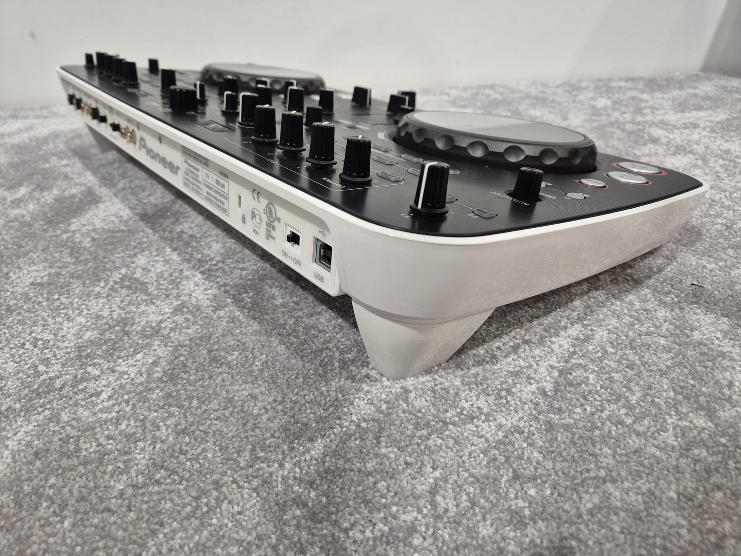 Pioneer DDJ-Ergo - Two-Channel DJ Controller w/ Hard Case