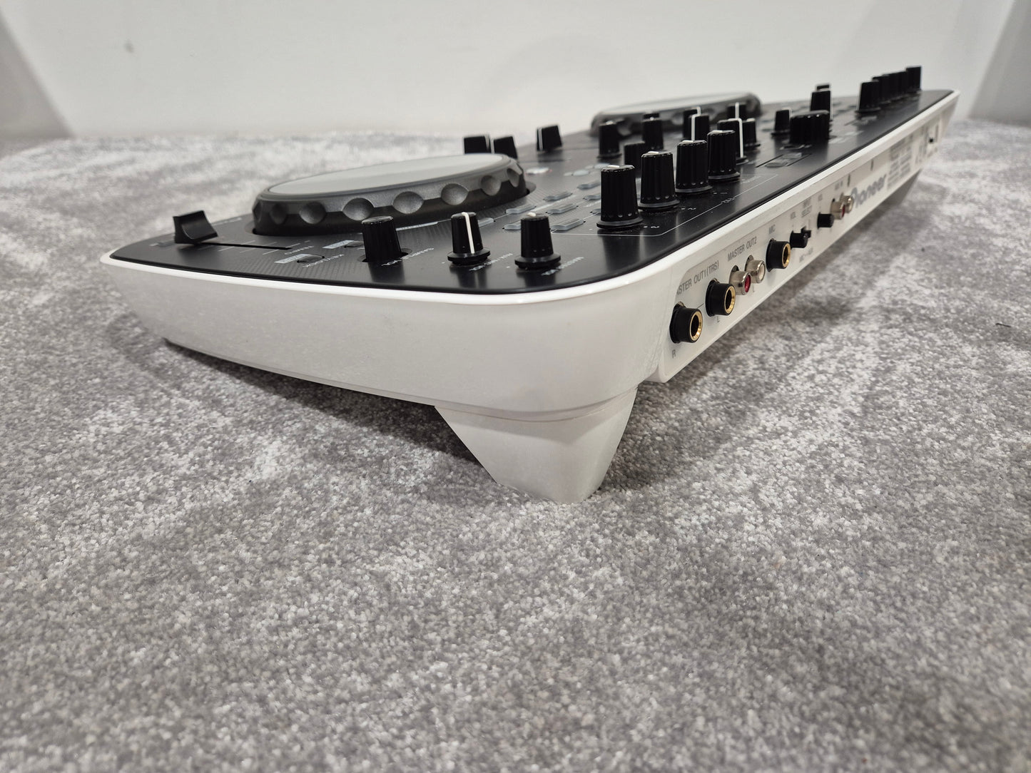Pioneer DDJ-Ergo - Two-Channel DJ Controller w/ Hard Case