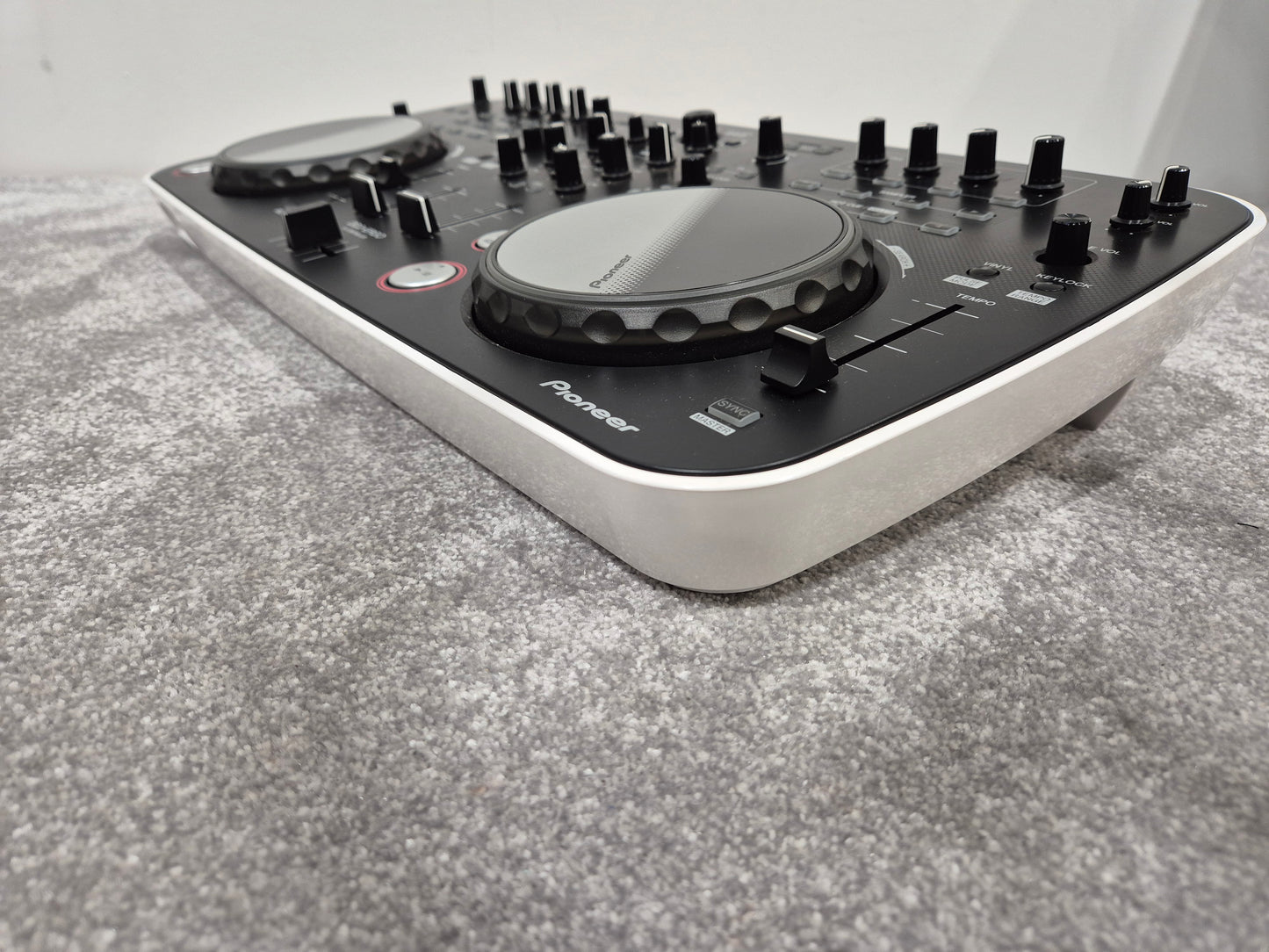 Pioneer DDJ-Ergo - Two-Channel DJ Controller w/ Hard Case