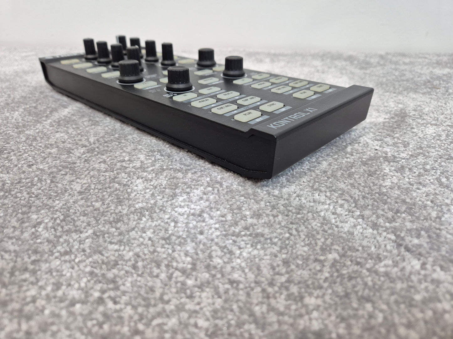 Native Instruments Traktor Kontrol X1 - USB DJ Controller w/ Soft Case