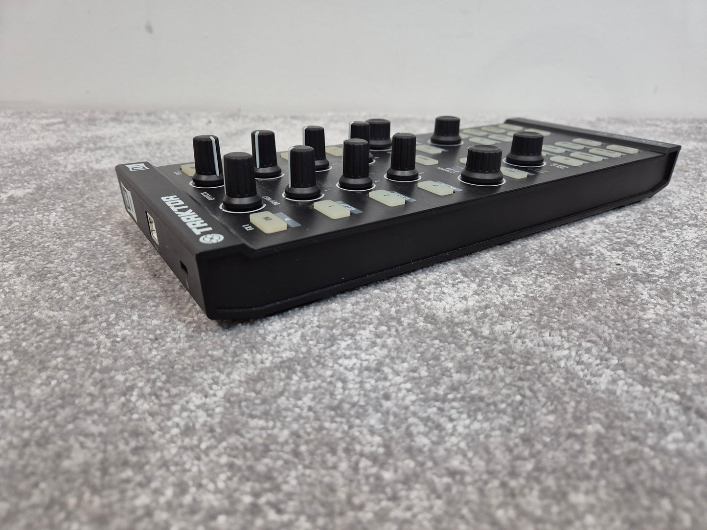 Native Instruments Traktor Kontrol X1 - USB DJ Controller w/ Soft Case