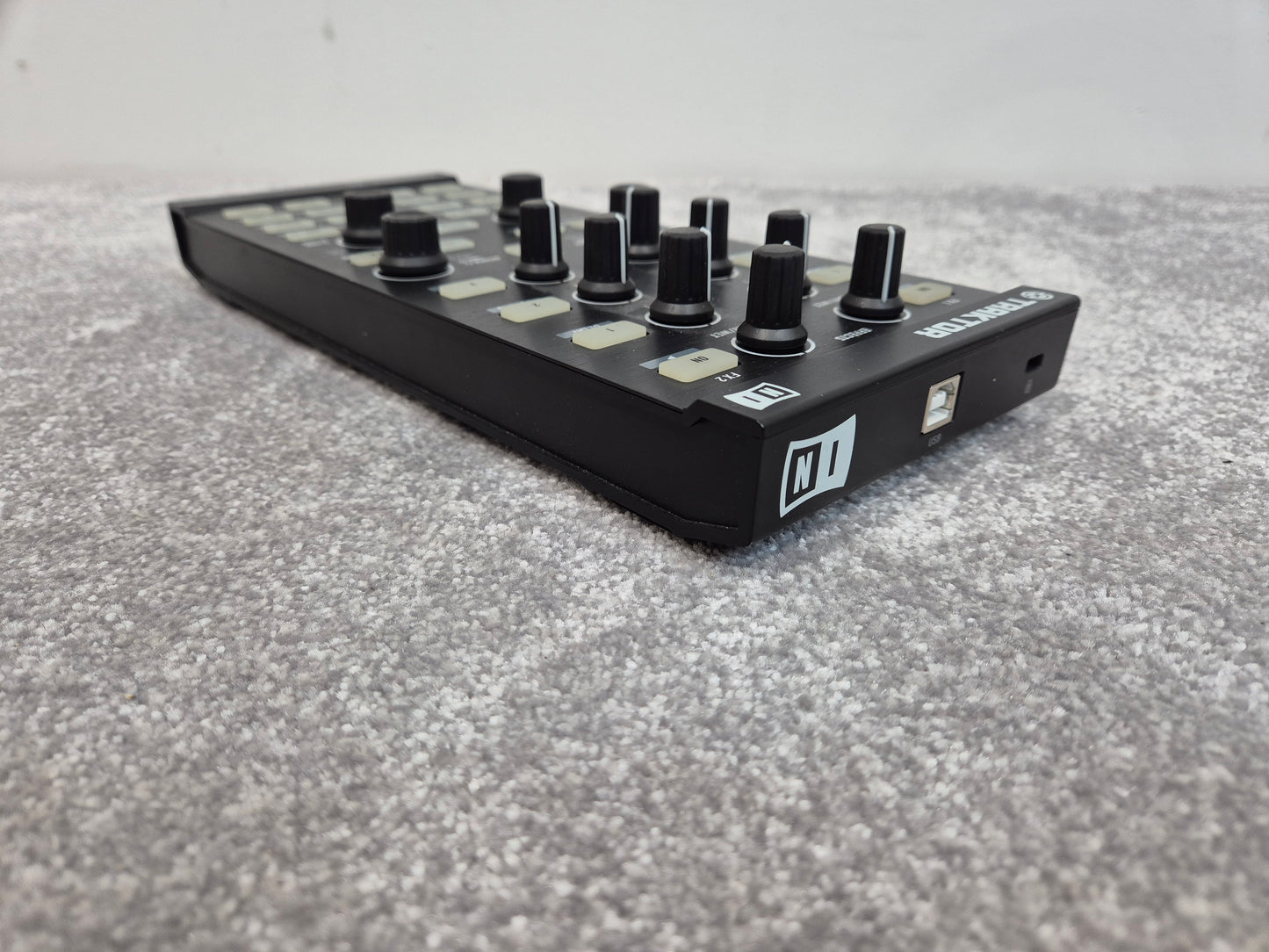 Native Instruments Traktor Kontrol X1 - USB DJ Controller w/ Soft Case