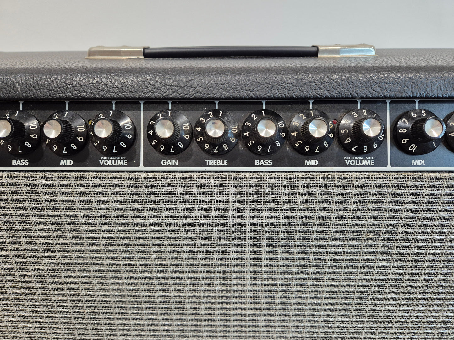 Fender Twin Amp - 100-watts Versatile Guitar Amplifier