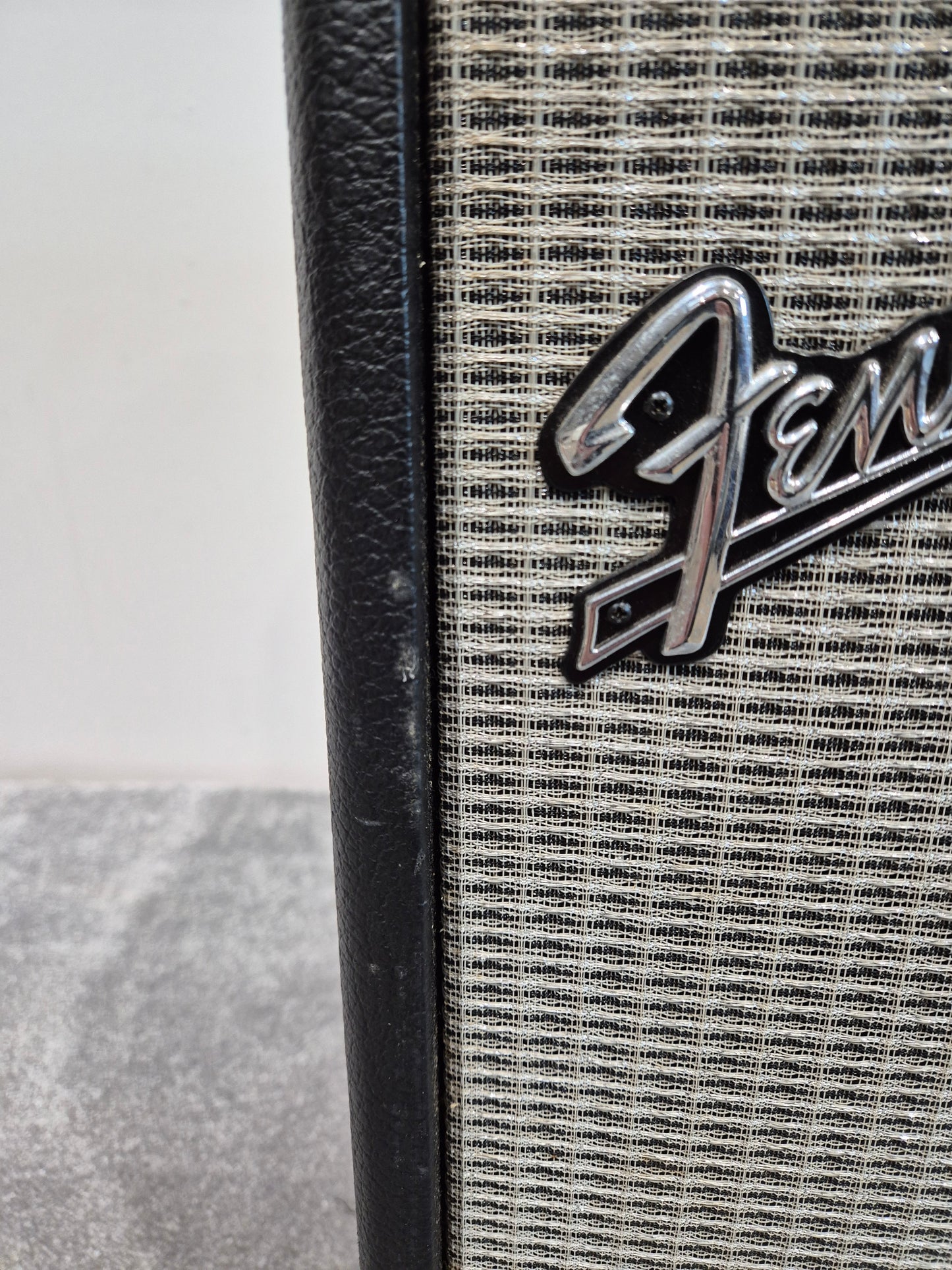 Fender Twin Amp - 100-watts Versatile Guitar Amplifier