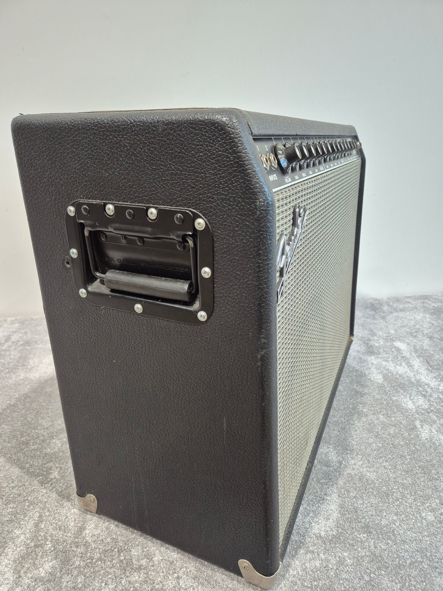 Fender Twin Amp - 100-watts Versatile Guitar Amplifier