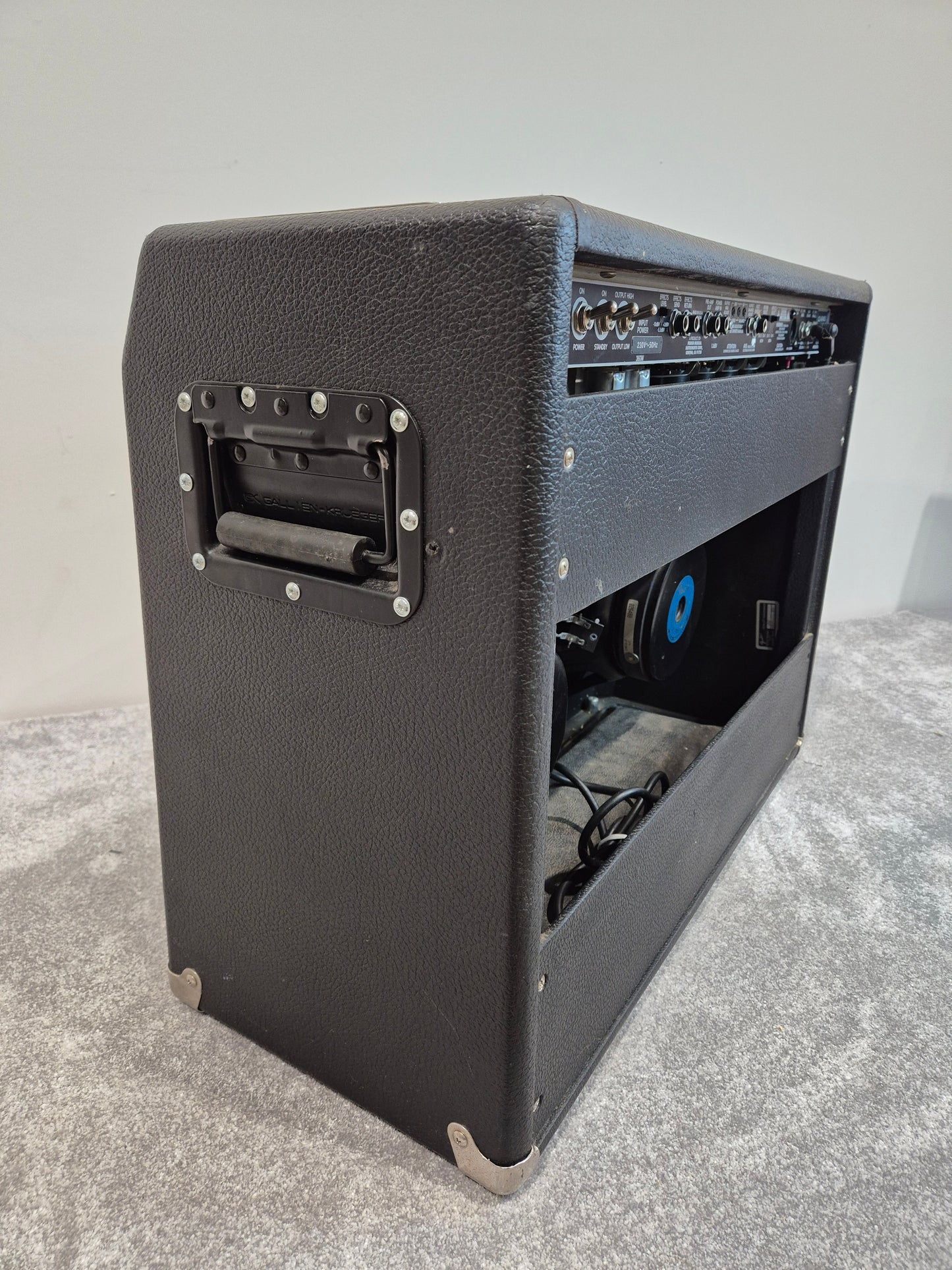 Fender Twin Amp - 100-watts Versatile Guitar Amplifier