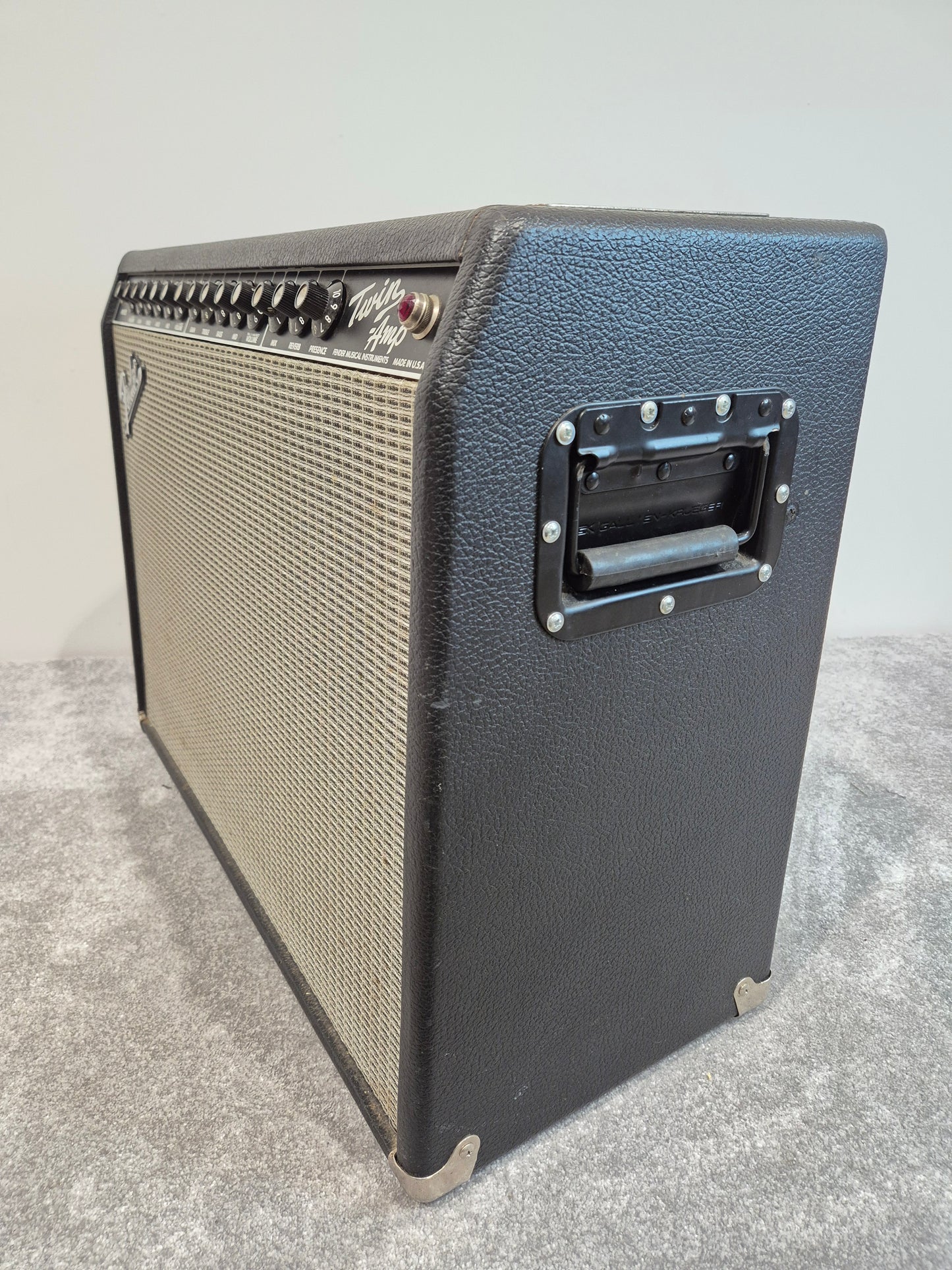 Fender Twin Amp - 100-watts Versatile Guitar Amplifier