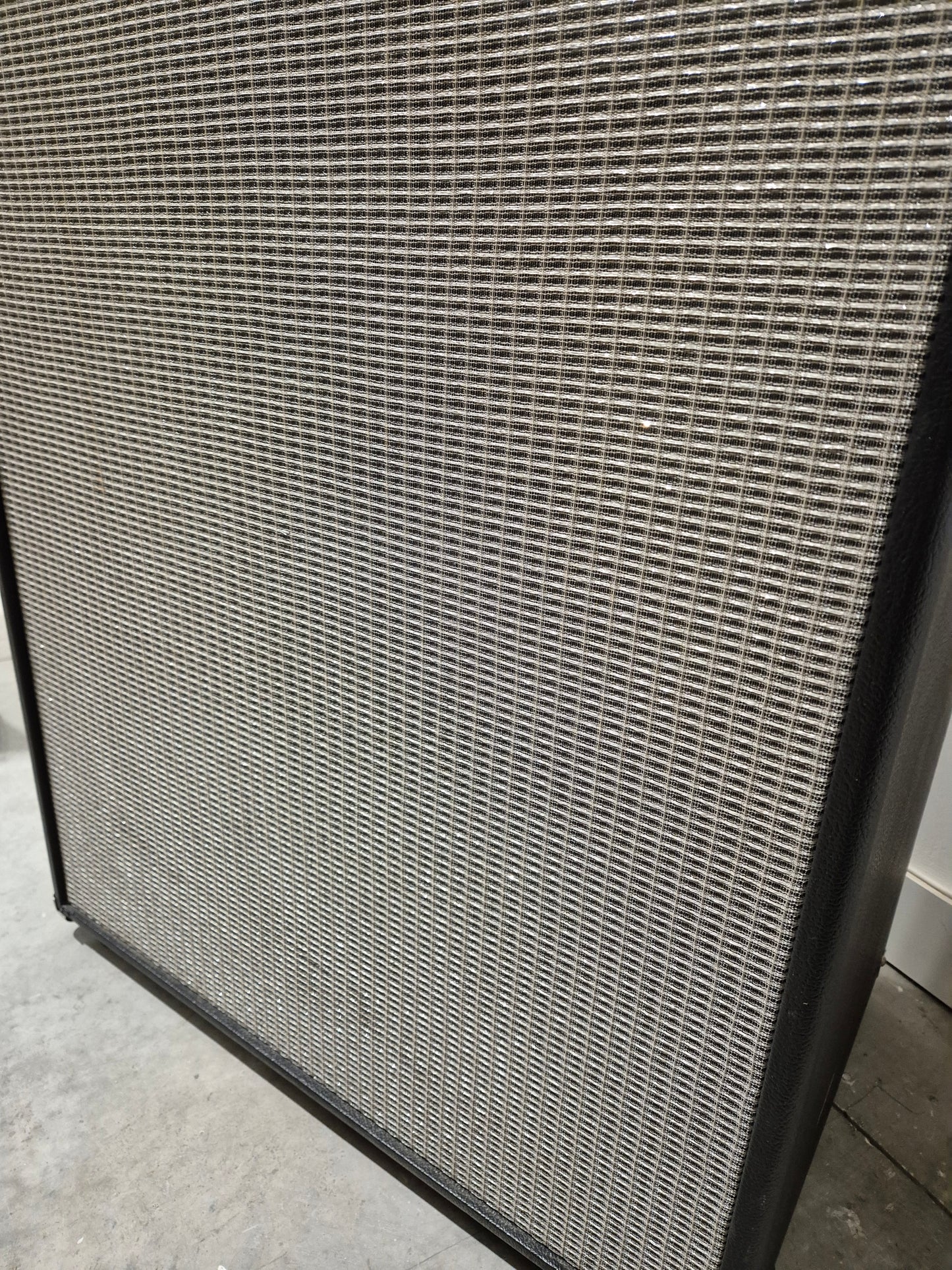 Fender Bassman 810 Neo - High-Capacity Bass Cabinet w/ Flight Case RRP £2449