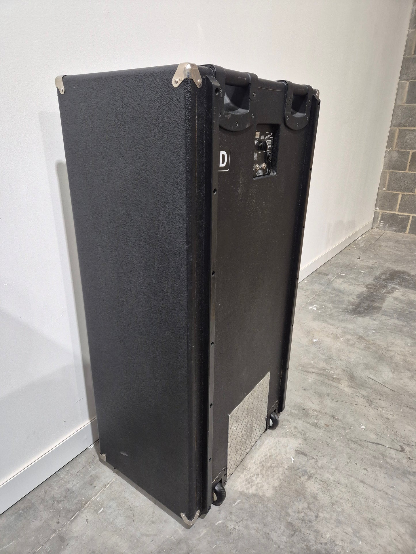 Fender Bassman 810 Neo - High-Capacity Bass Cabinet w/ Flight Case RRP £2449