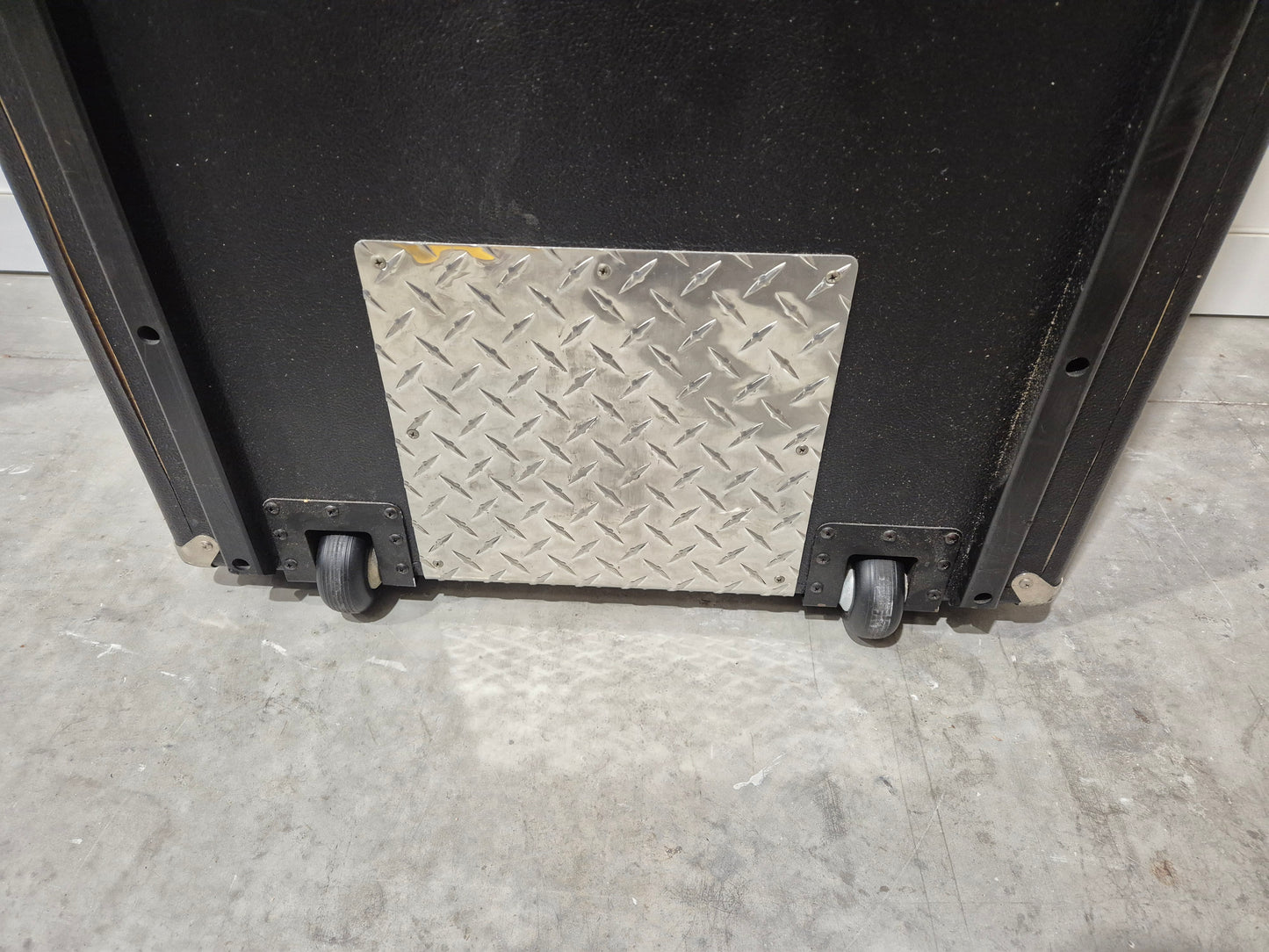 Fender Bassman 810 Neo - High-Capacity Bass Cabinet w/ Flight Case RRP £2449